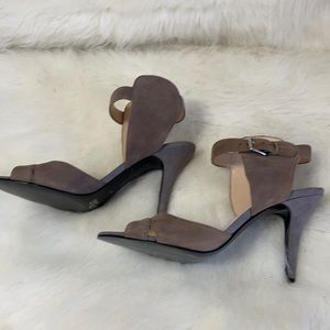 NWOT taupe/grey color soft suede heels